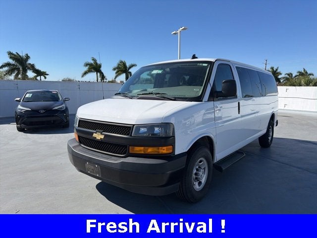 2023 Chevrolet Express Passenger 3500 1LS