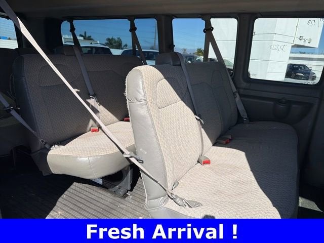 2023 Chevrolet Express Passenger 3500 1LS