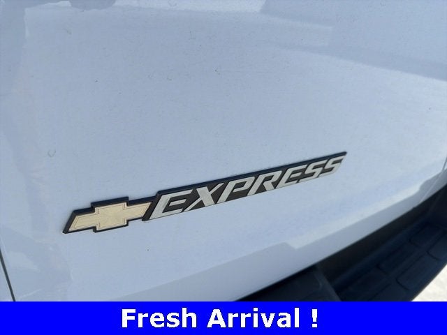 2023 Chevrolet Express Passenger 3500 1LS