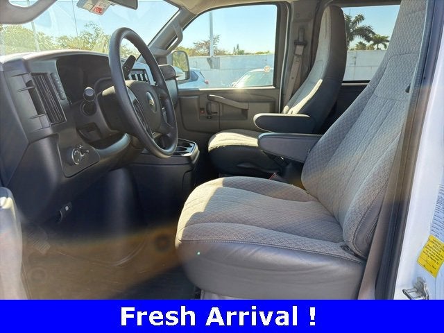 2023 Chevrolet Express Passenger 3500 1LS