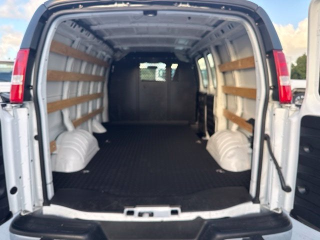 2025 Chevrolet Express Cargo WT