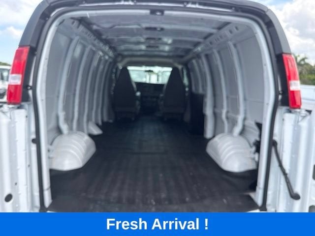 2025 Chevrolet Express Cargo WT