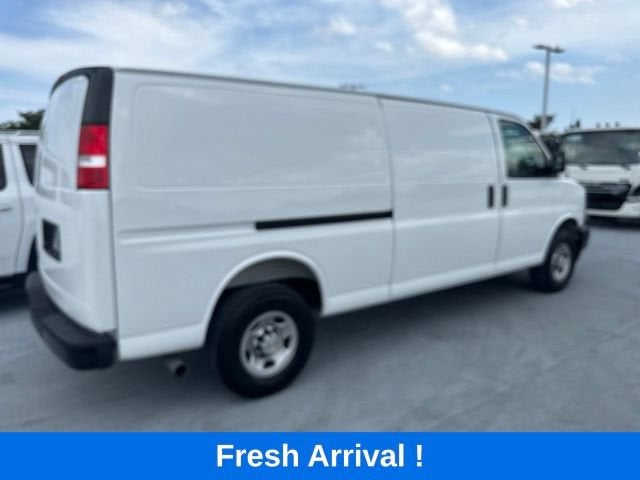 2025 Chevrolet Express Cargo WT