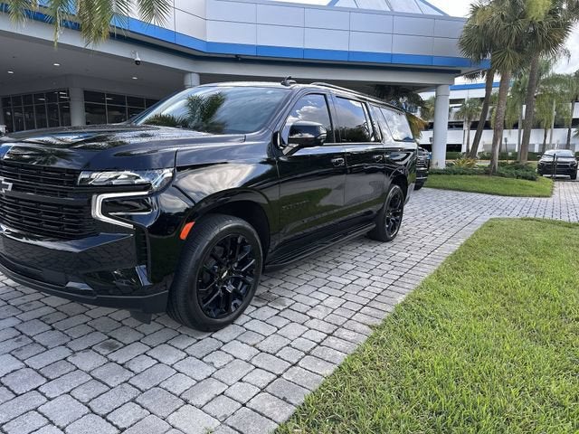 2023 Chevrolet Suburban RST