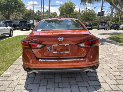 2022 Nissan Altima 2.5 SR