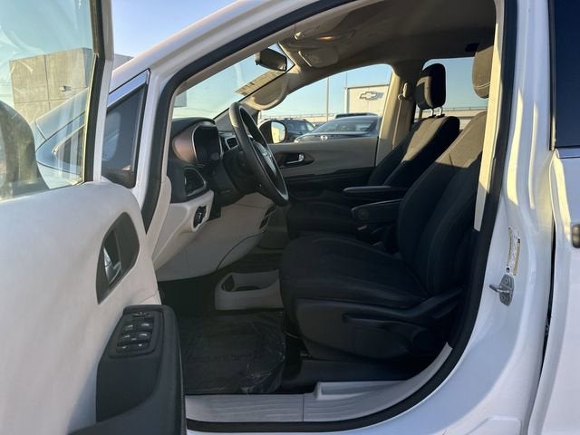 2021 Chrysler Voyager L