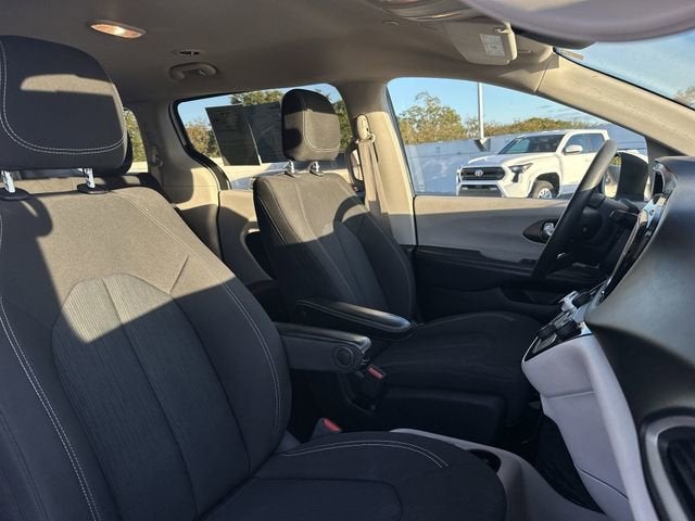 2021 Chrysler Voyager L