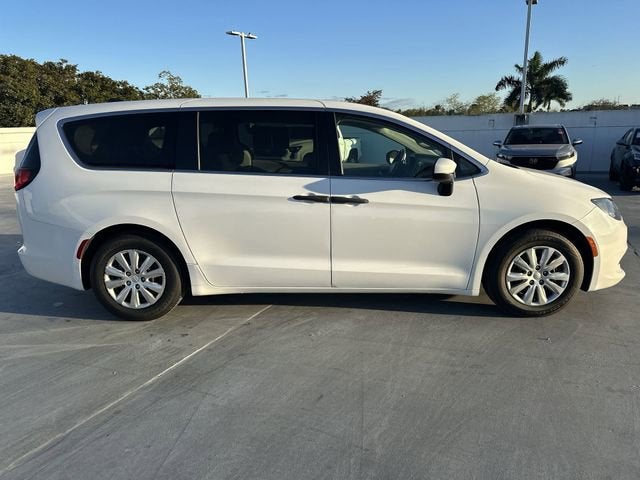 2021 Chrysler Voyager L