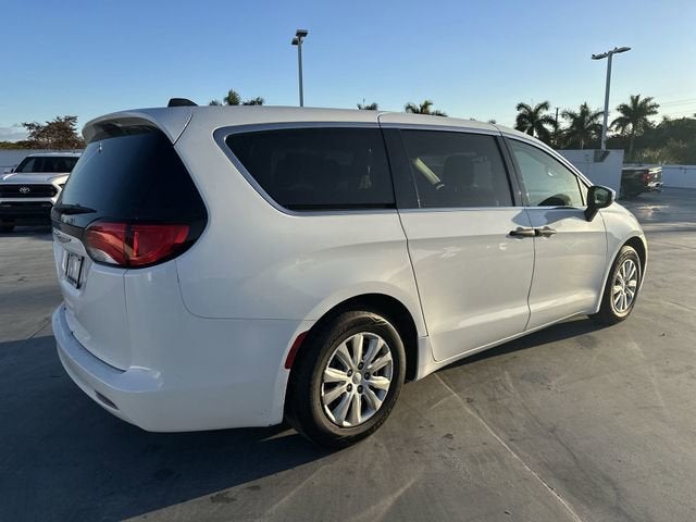 2021 Chrysler Voyager L
