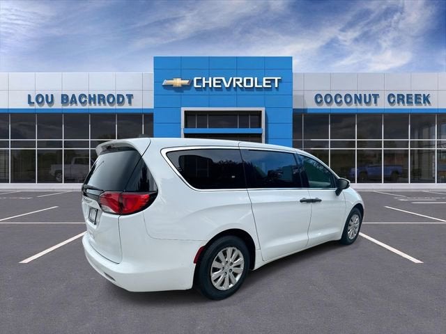 2021 Chrysler Voyager L