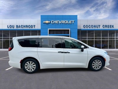 2021 Chrysler Voyager L