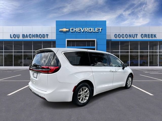 2025 Chrysler Pacifica Select