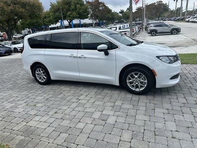2023 Chrysler Voyager LX