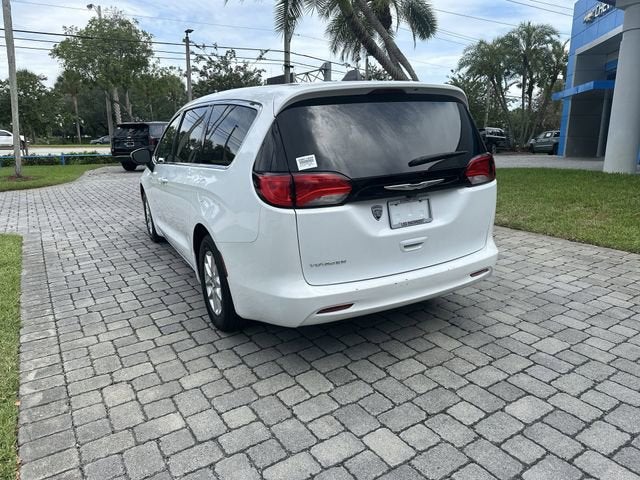 2023 Chrysler Voyager LX