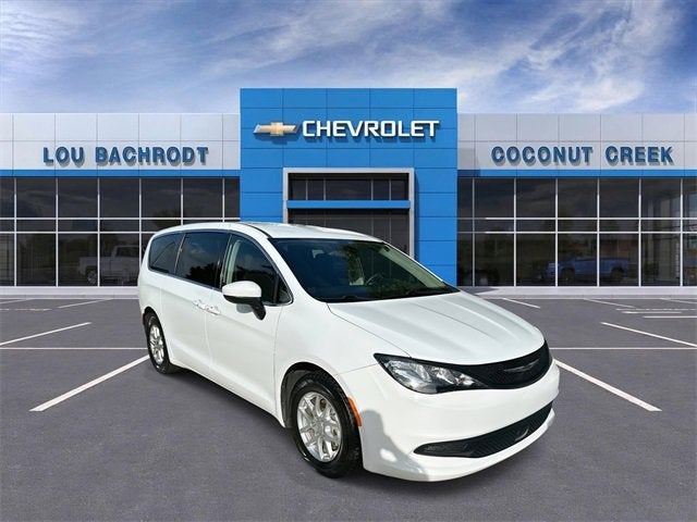 2022 Chrysler Voyager LX