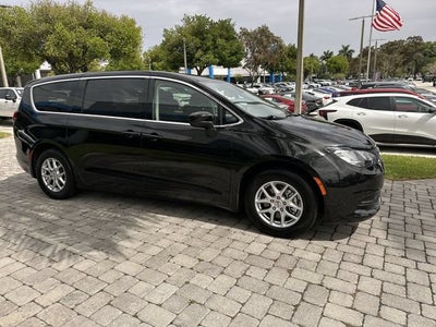 2023 Chrysler Voyager LX