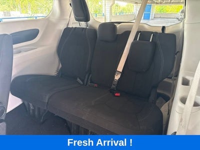 2023 Chrysler Voyager LX