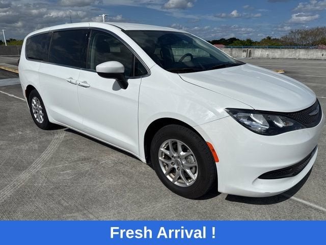 2023 Chrysler Voyager LX