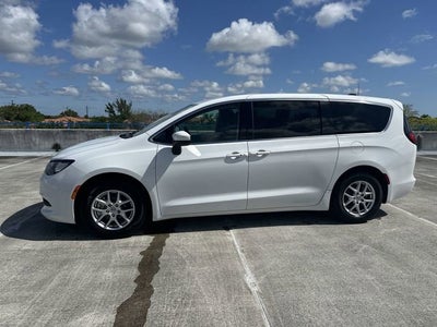 2023 Chrysler Voyager LX