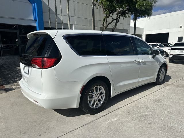 2023 Chrysler Voyager LX