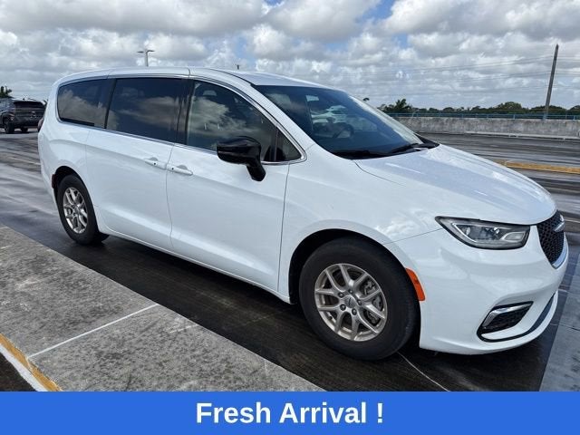 2024 Chrysler Pacifica Touring