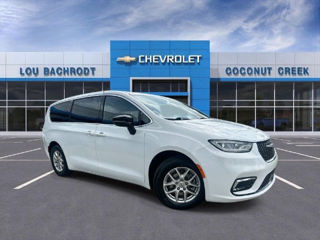 2024 Chrysler Pacifica Touring