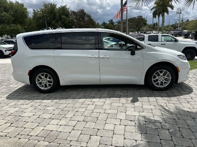 2024 Chrysler Pacifica Touring