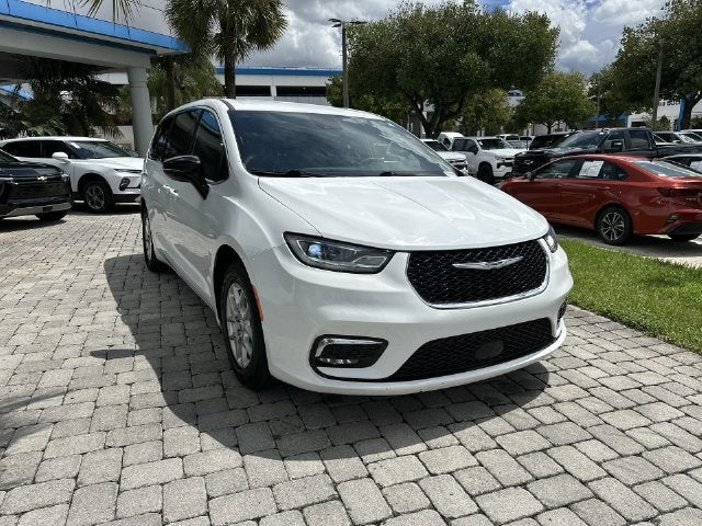 2024 Chrysler Pacifica Touring
