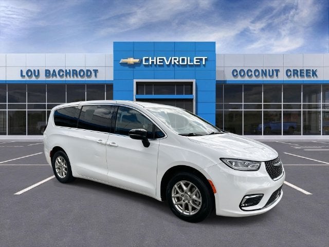 2024 Chrysler Pacifica Touring