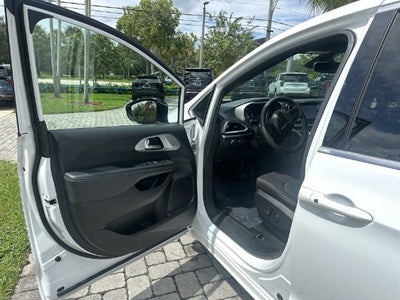 2024 Chrysler Pacifica Touring