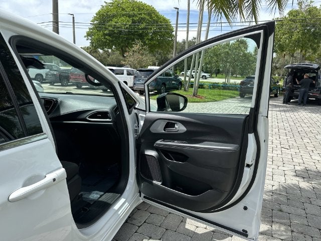2024 Chrysler Pacifica Touring