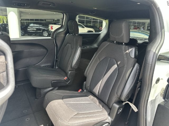 2024 Chrysler Pacifica Touring