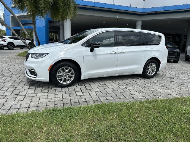 2024 Chrysler Pacifica Touring