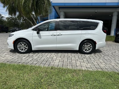 2024 Chrysler Pacifica Touring