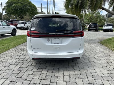 2024 Chrysler Pacifica Touring