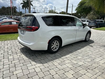 2024 Chrysler Pacifica Touring
