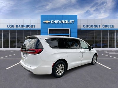 2024 Chrysler Pacifica Touring