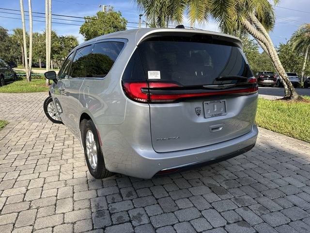 2024 Chrysler Pacifica Touring