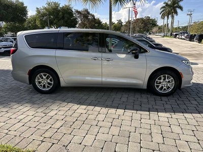 2024 Chrysler Pacifica Touring