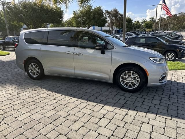 2024 Chrysler Pacifica Touring