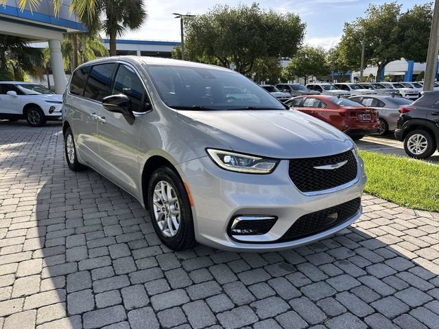 2024 Chrysler Pacifica Touring