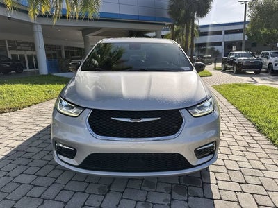 2024 Chrysler Pacifica Touring