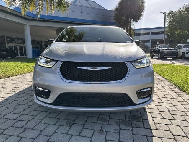 2024 Chrysler Pacifica Touring