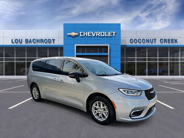 2024 Chrysler Pacifica Touring