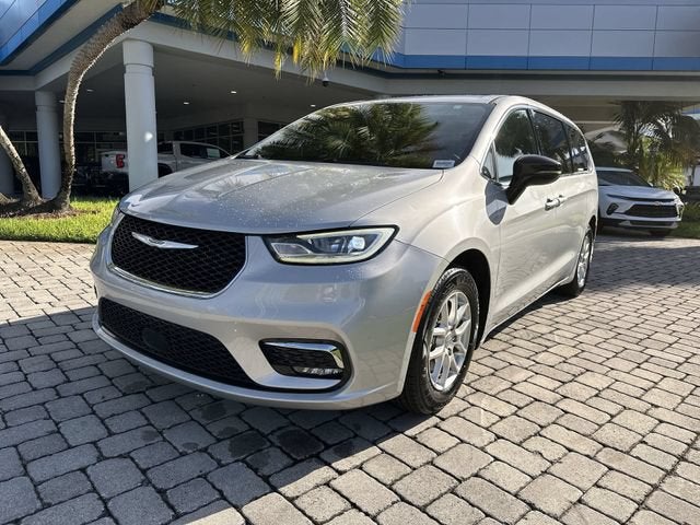 2024 Chrysler Pacifica Touring