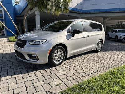 2024 Chrysler Pacifica Touring