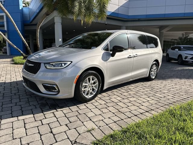 2024 Chrysler Pacifica Touring