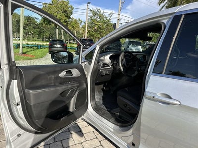 2024 Chrysler Pacifica Touring