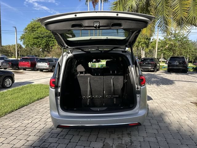 2024 Chrysler Pacifica Touring