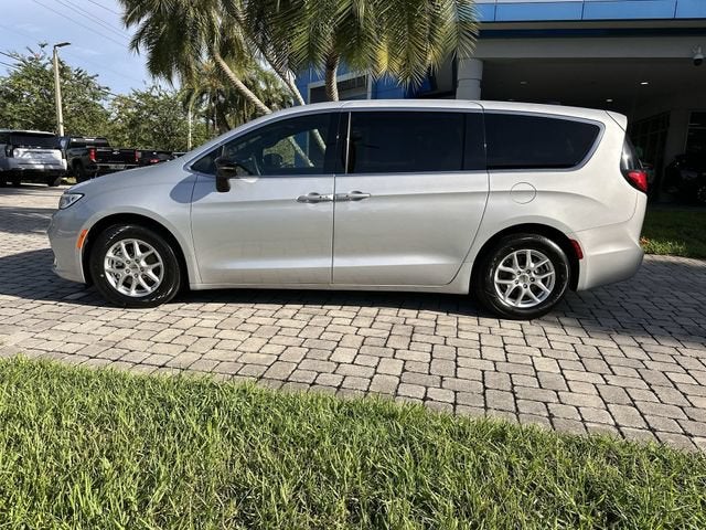 2024 Chrysler Pacifica Touring